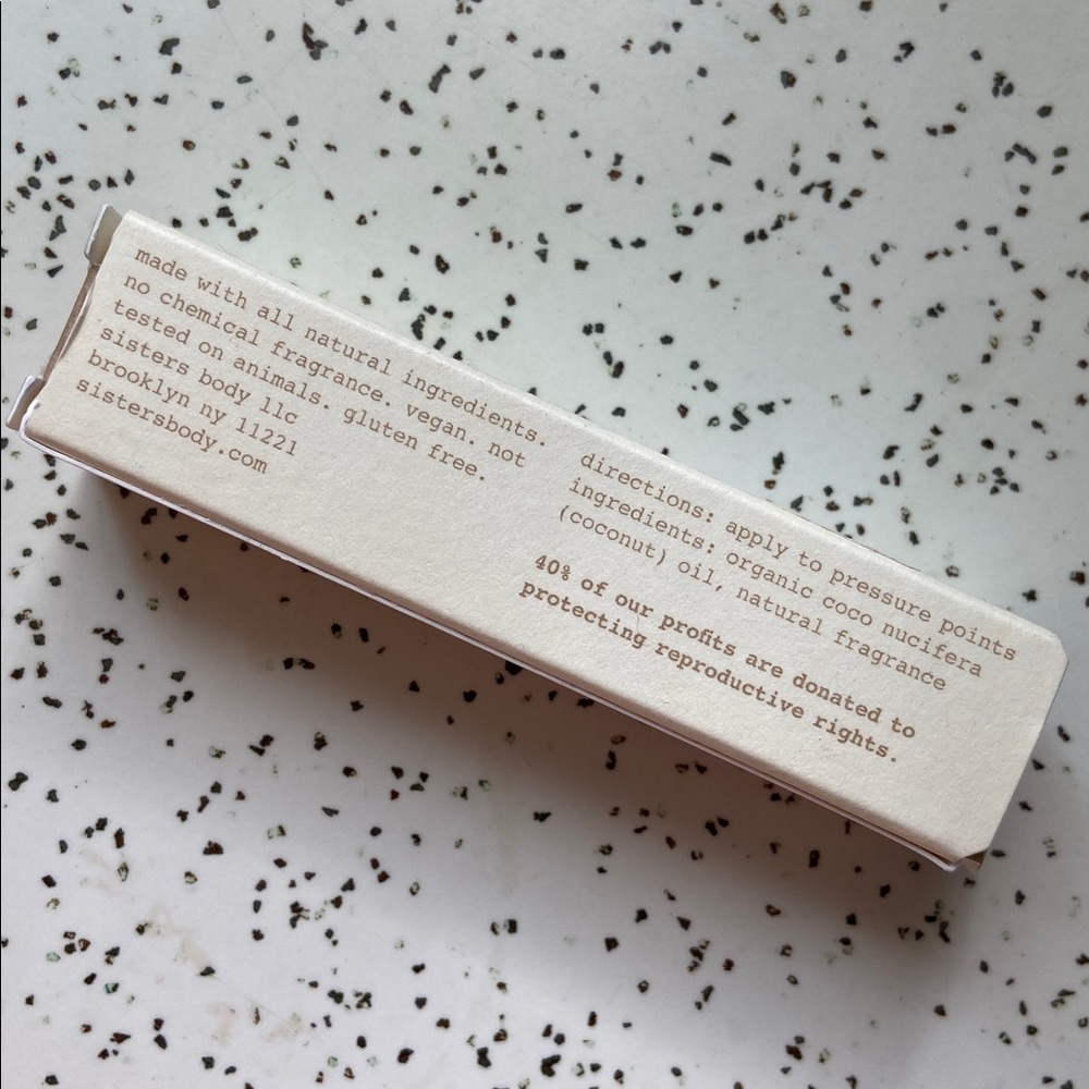 Sisters Vetiver Perfume Oil - Picture 2 of 4